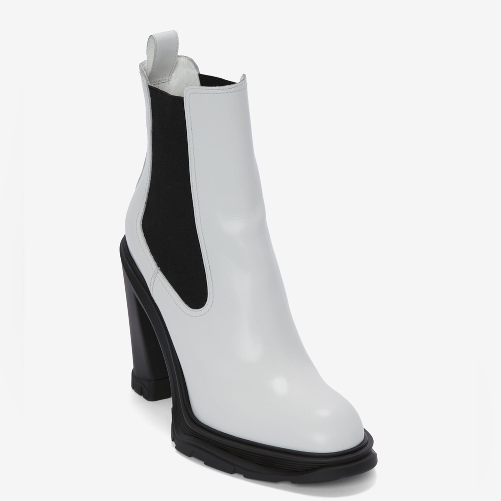 ONE DAY SALE✨

 ❤️ALEXANDER MCQUEEN tread heeled Chelsea boot in ivory/black - Picture 6 of 13